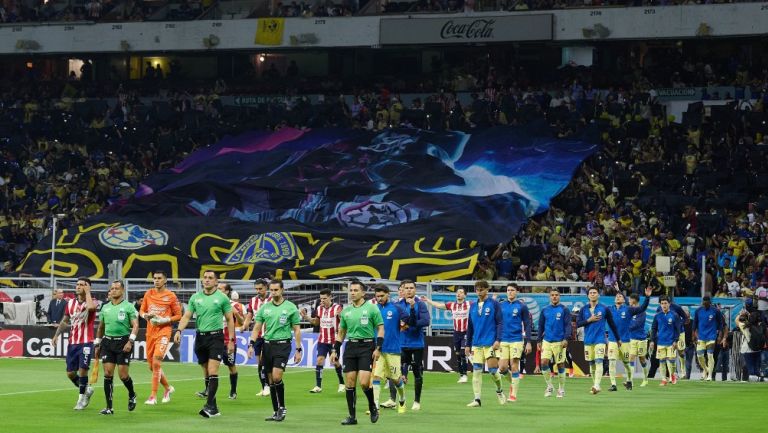 "Yo soy tu padre": El mensaje de la afición del América a Chivas en el Estadio Azteca