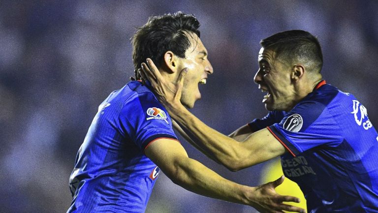 Cruz Azul festejando gol 