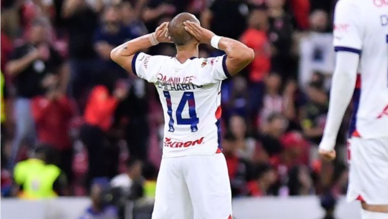 Javier celebra la victoria en el Clásico Tapatío