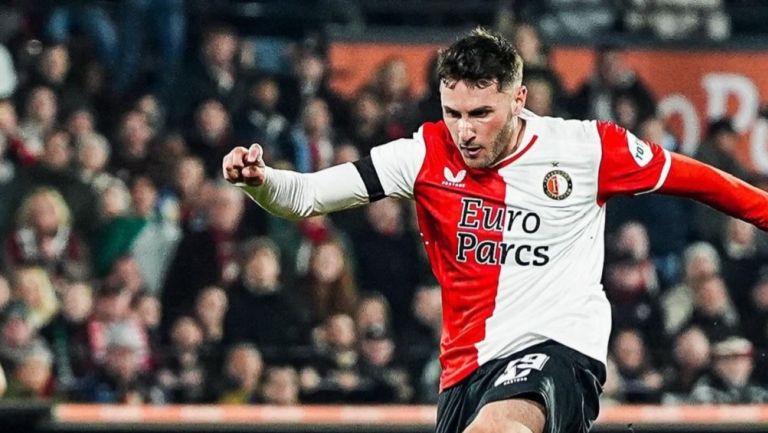 El delantero en partido con el Feyenoord 