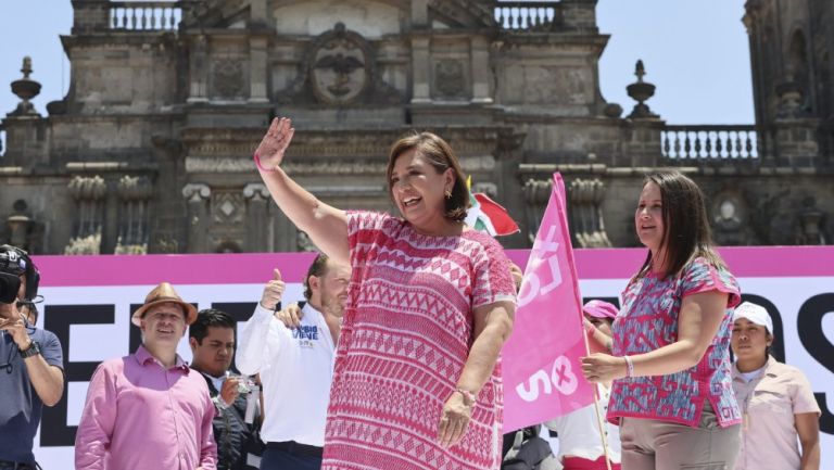 La candidata presidencial mexicana Xóchitl Gálvez habla en un mitin de la oposición para alentar el voto antes de las elecciones presidenciales del 2 de junio, en el Zócalo