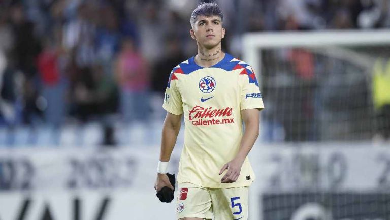 Kévin Álvarez al pendiente de su equipo tras salir de su operación