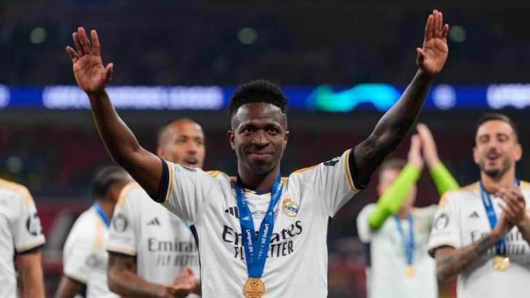 Vinicius Jr. pide renovación a Florentino Pérez tras ganar la Champions con el Madrid 