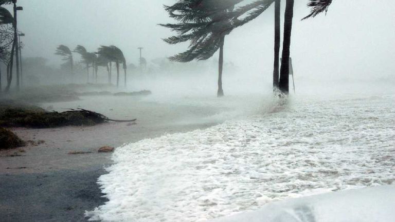 Autoridades desmienten amenaza del huracán Alberto para México 