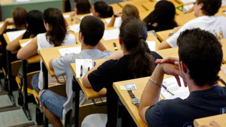 Estudiante es arrestado por usar la inteligencia artificial en un examen de admisión