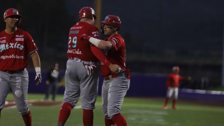 ¡Qué bombazo! Japhet Amador pegó HR y rompió la pantalla del estadio de Conspiradores