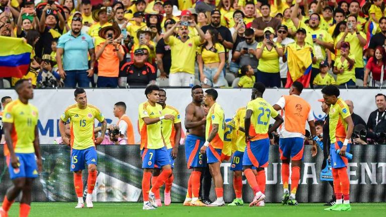¡Vaya gesto! Selección Colombiana regaló comida a la prensa por hacerlos esperar