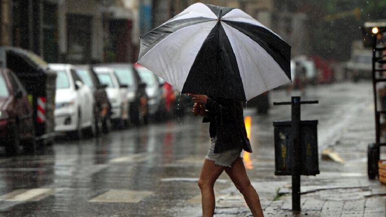 Se espera la llegada de la tormenta tropical Beryl en las próximas horas.