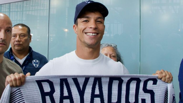 Óliver Torres aterriza en Monterrey para reportar con Rayados: “Voy a sorprender mucho”