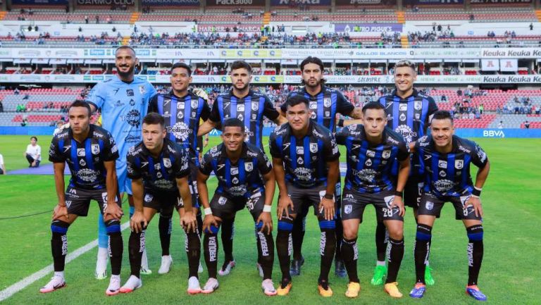 Jugadores de Querétaro se presentan emulando el sonido de 'kikiriki' de un gallo 