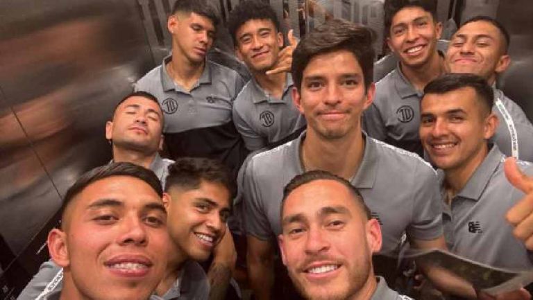 ¡Atrapados! Jugadores de Toluca se quedaron atascados en un elevador