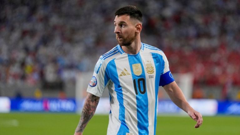 Scaloni sobre el estado físico de Messi: “Va a jugar aun si no estuviera en óptimas condiciones"