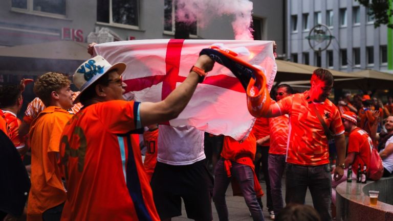 Aficionados de Países Bajos hacen destrozos en Alemania previo al duelo vs Inglaterra