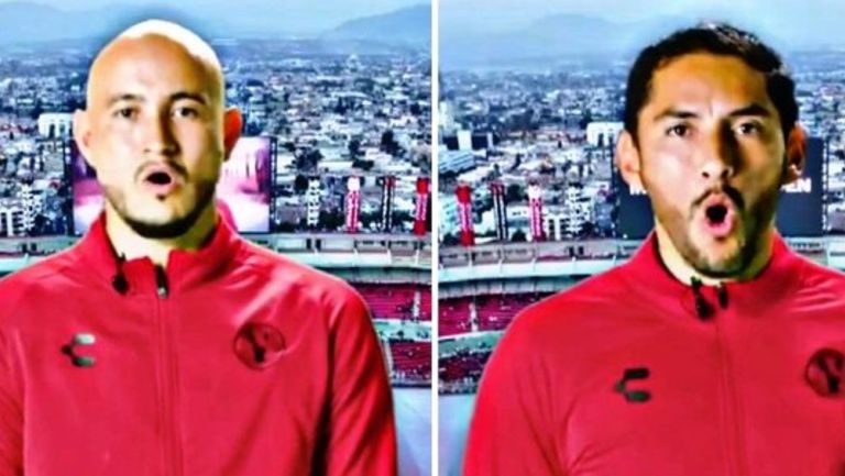 Jugadores de Xolos se presentan con su nombre y después ladran durante la alineación 