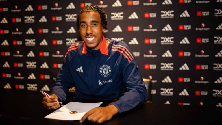 Leny Yoro tras firmar contrato con Manchester United: 'Es un honor increíble'