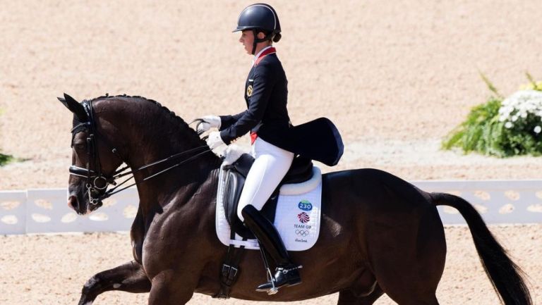 Jinete multimedallista olímpica se retira por denuncia de maltrato