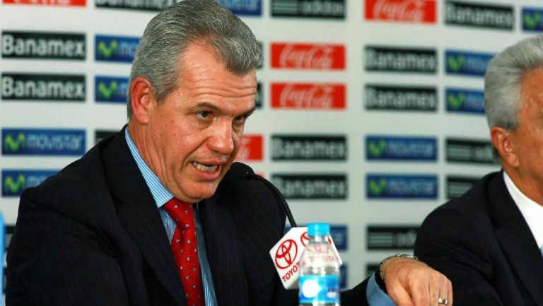 Javier Aguirre, durante una conferencia con el Tri en 2010