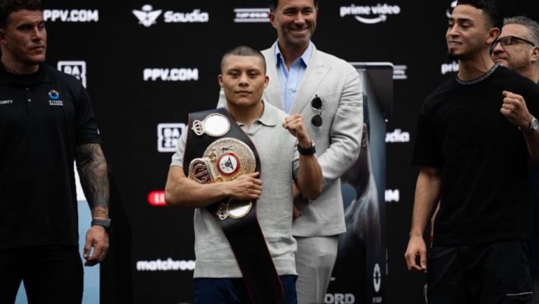 ¿Cuál es el récord de peleas de Isaac 'Pitbull' Cruz?