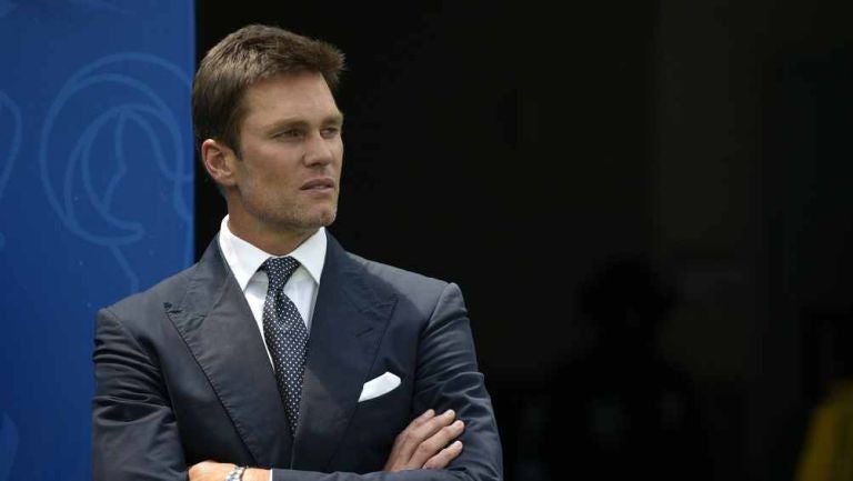 ¿Listo para trabajar? Tom Brady estuvo presente durante el juego de Dallas y Rams