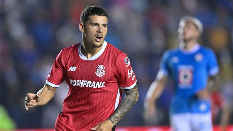 Sporting de Lisboa negocia con Toluca por Maxi Araujo