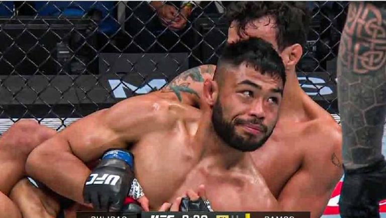 Peleador de UFC le baila a su rival; casi acaba desmayado y es derrotado