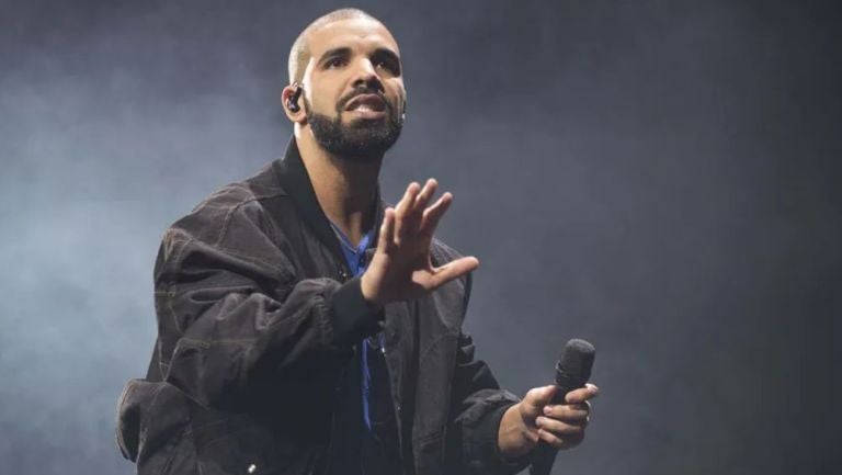 Drake volvió a perder una apuesta y 'saló' a Adesanya