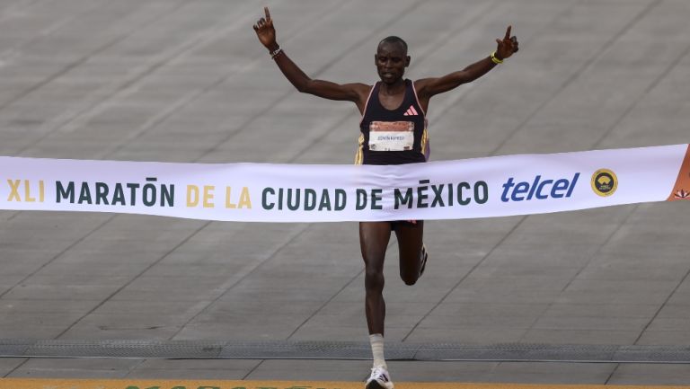 Edwin Kiptoo, de Kenia, gana el Maratón de la Ciudad de México 2024 