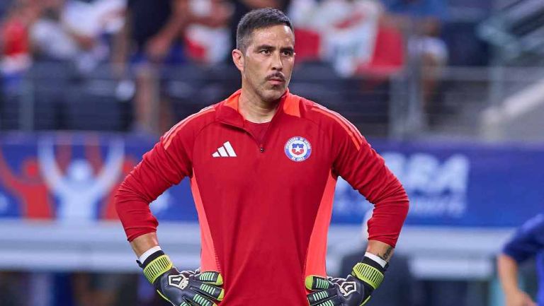 Claudio Bravo, portero chileno, anuncia su retiro del futbol profesional