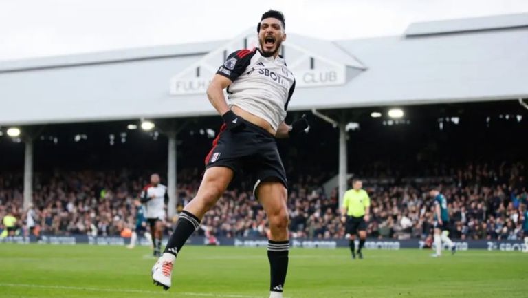 Jiménez festeja el primer gol ante Fulham