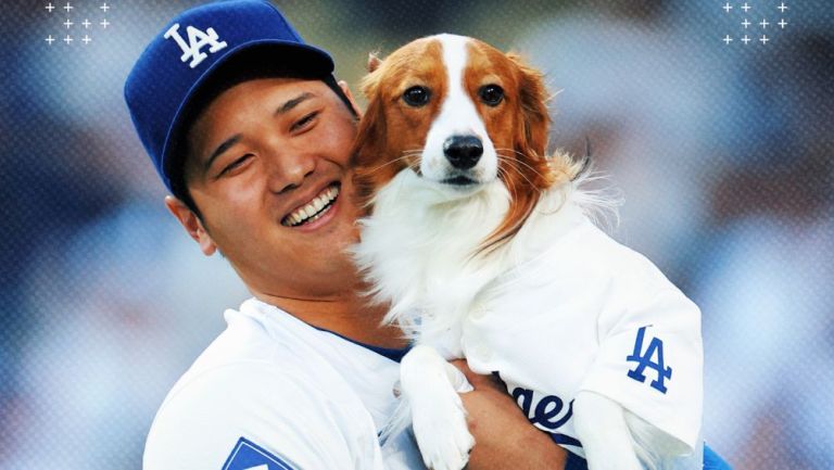 Shohei Ohtani con su perro Decoy