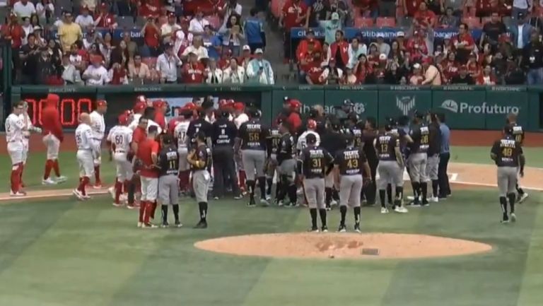 ¡Se vaciaron las bancas! Altercado en el Juego 7 entre Diablos Rojos y Guerreros