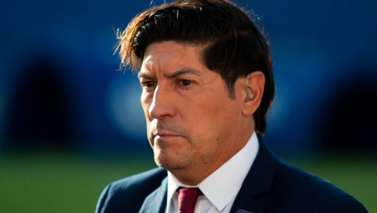 'Checo' Pérez felicita a Iván Zamorano por ser incluido en el Salón de la Fama del Futbol 2024