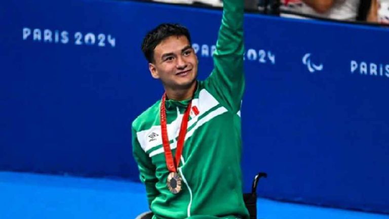 Angel Camacho, medallista paralímpico invita a la afición mexicana a recibirlos en el Aeropuerto