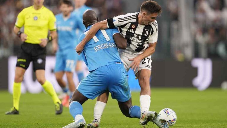 Juventus y Napoli empatan sin goles en la lucha por el liderato