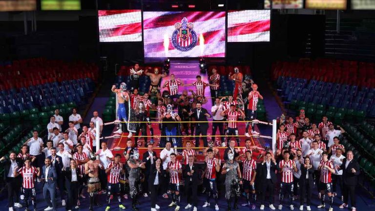 Al estilo de Lucha Libre Chivas presenta su foto oficial del Torneo Apertura 2024