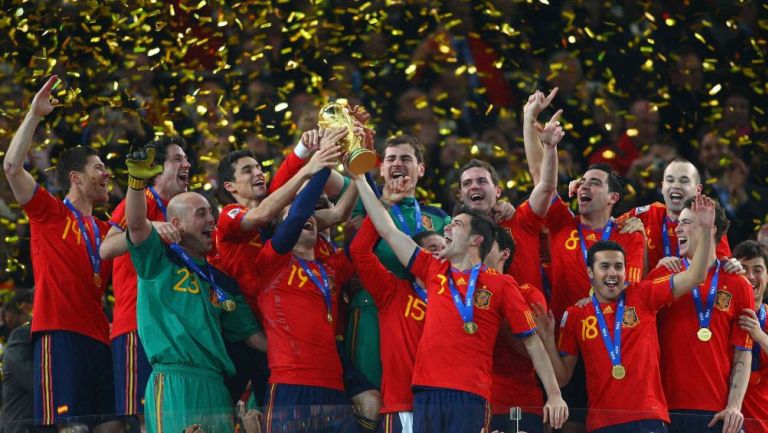 Con el retiro de Andrés Iniesta, ¿cuántos campeones con España en 2010 siguen en activo?