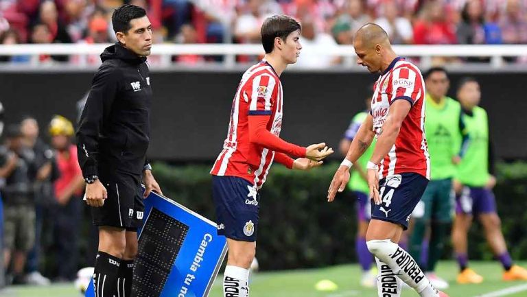 Chivas sin ‘Chicharito’ y ‘Hormiga’ de cara al Clásico Tapatío 