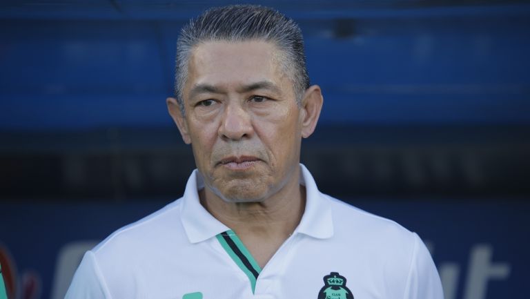 Oficial: Nacho Ambriz deja de ser técnico de Santos Laguna 