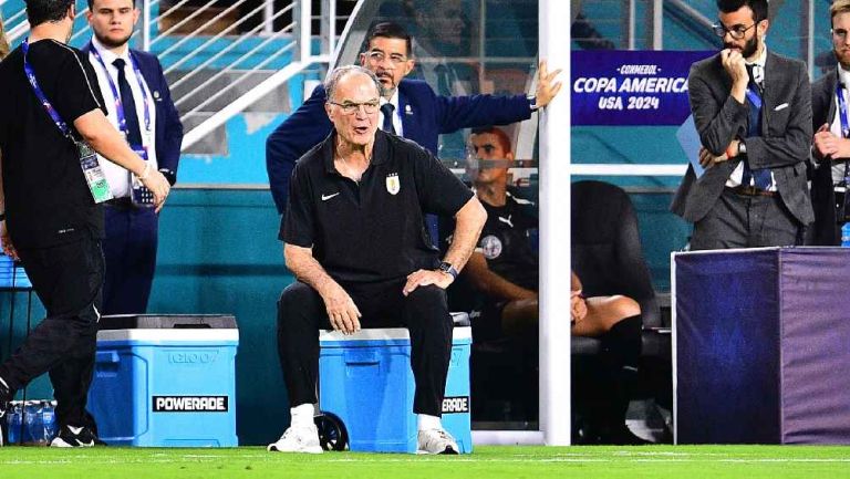 Marcelo Bielsa, acusado por Luis Suárez, ha vivido varias polémicas y aquí hacemos un recuento