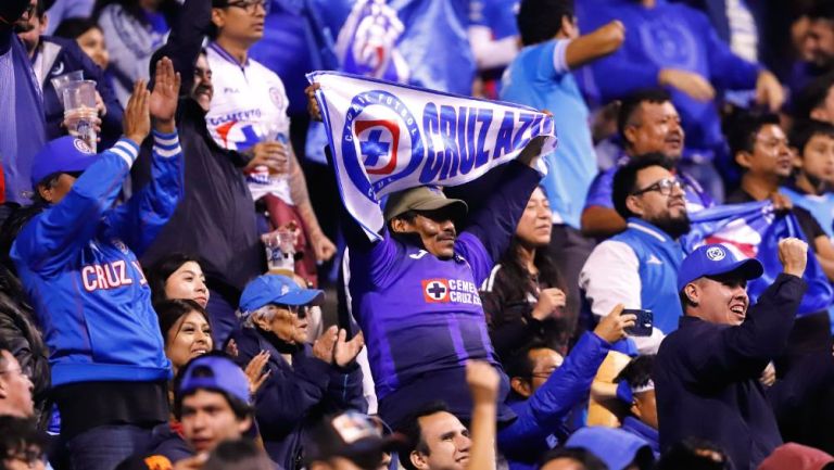 Cruz Azul "le llenó" el Estadio Cuauhtémoc a Puebla