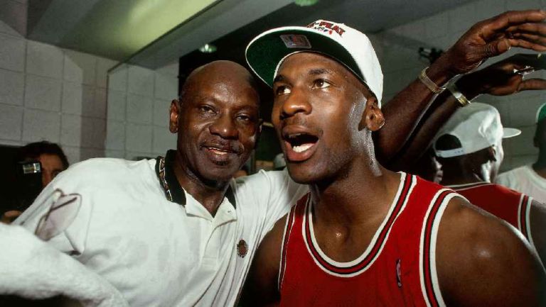 Hombre que asesinó al padre de Michael Jordan puede quedar libre 31 años después