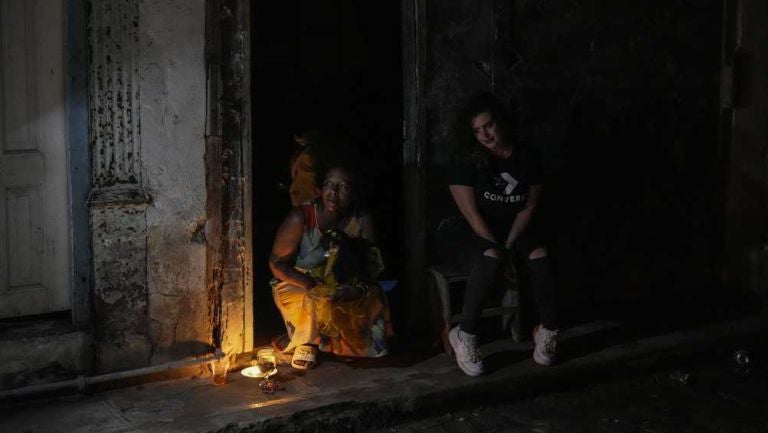 En Cuba siguen sin luz por apagón y ahora temen por la llegada del Huracán Oscar