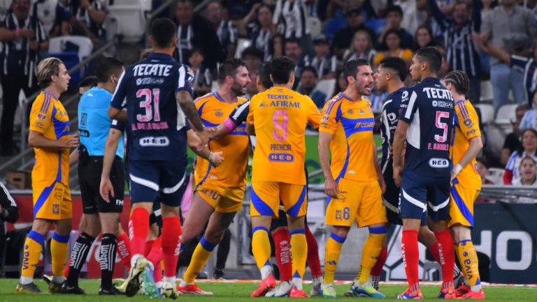 ¡Polémica en el Clásico Regio! Expertos y afición reclaman posible penalti a favor de Tigres