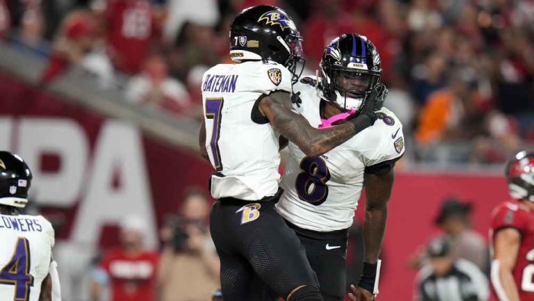 Lamar Jackson brilla con cinco pases de TD en el triunfo en MNF ante los Bucs