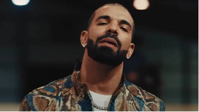 ¡Drake se adentra en el mundo de los corridos tumbados con su nuevo tema "Modo Capone"! 