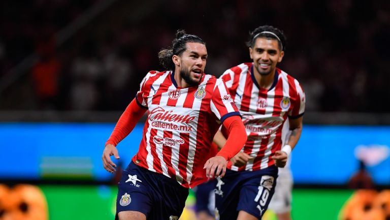 Chivas viene de atrás y se impone a Necaxa en casa