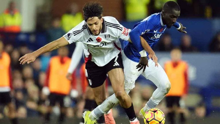 Everton rescata el empate con gol de último minuto ante Fulham de Raúl Jiménez