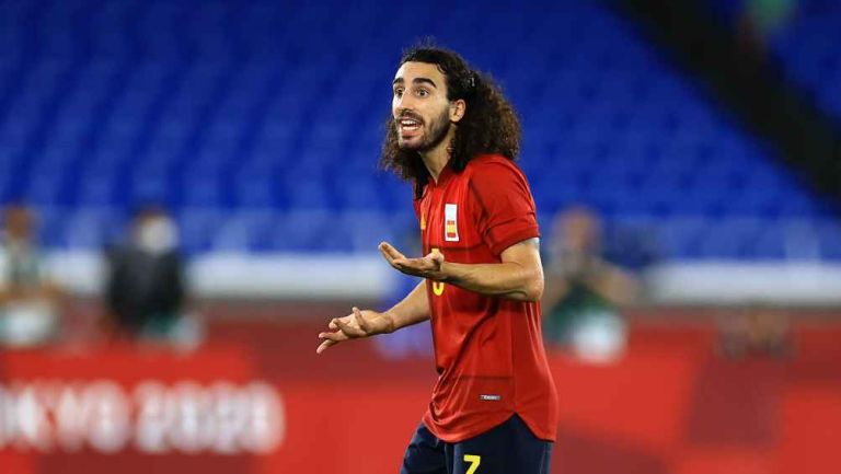 Marc Cucurella sorprende con sus tenis personalizados de Pokemón 