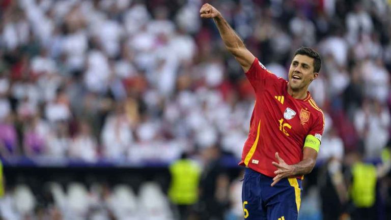 Rodri dedicó a su Balón de Oro a 'todos los españoles que no lo pudieron ganar'