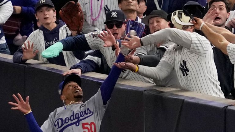 Aficionados de los Yankees son expulsados del Juego 5 de la Serie Mundial 